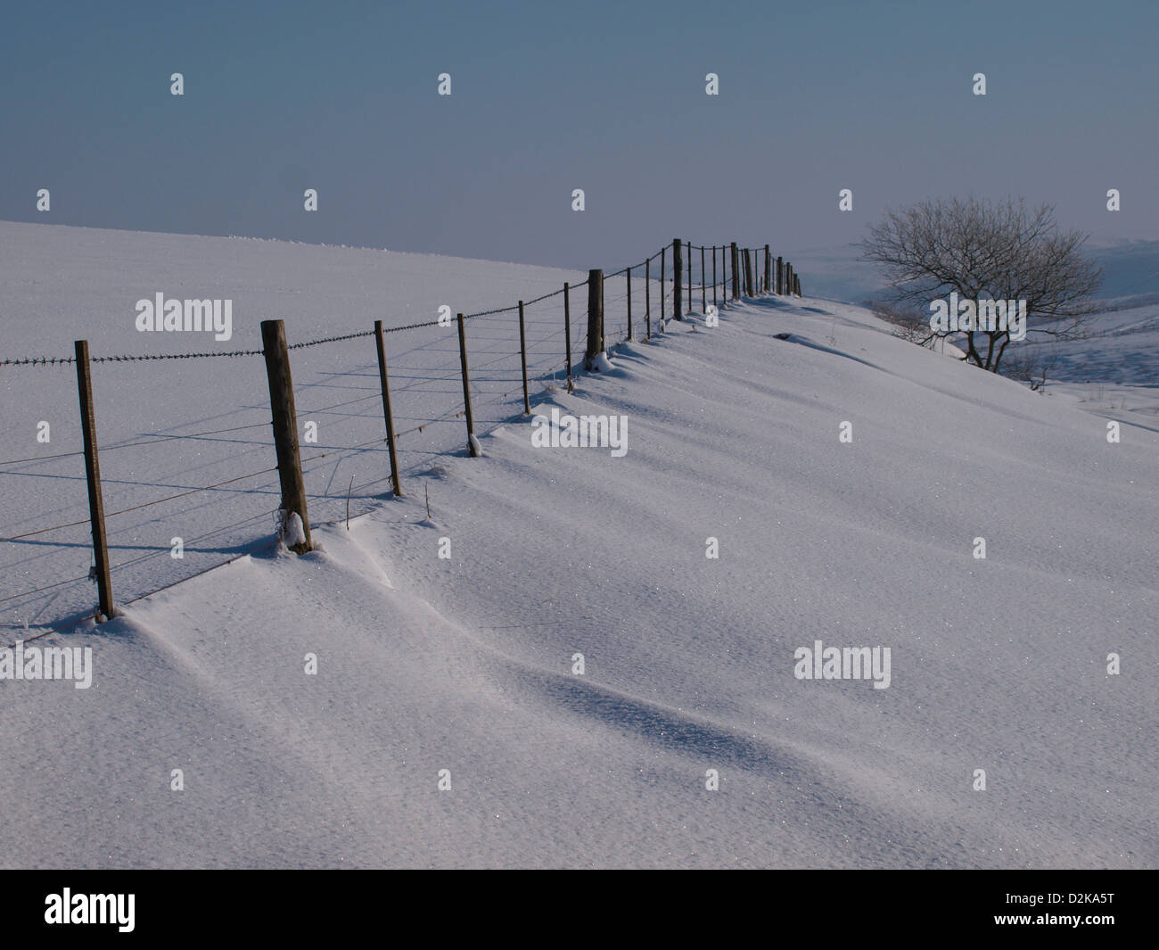 Feld Grenzzaun im Schnee, Exmoor, UK Januar 2013 Stockfoto