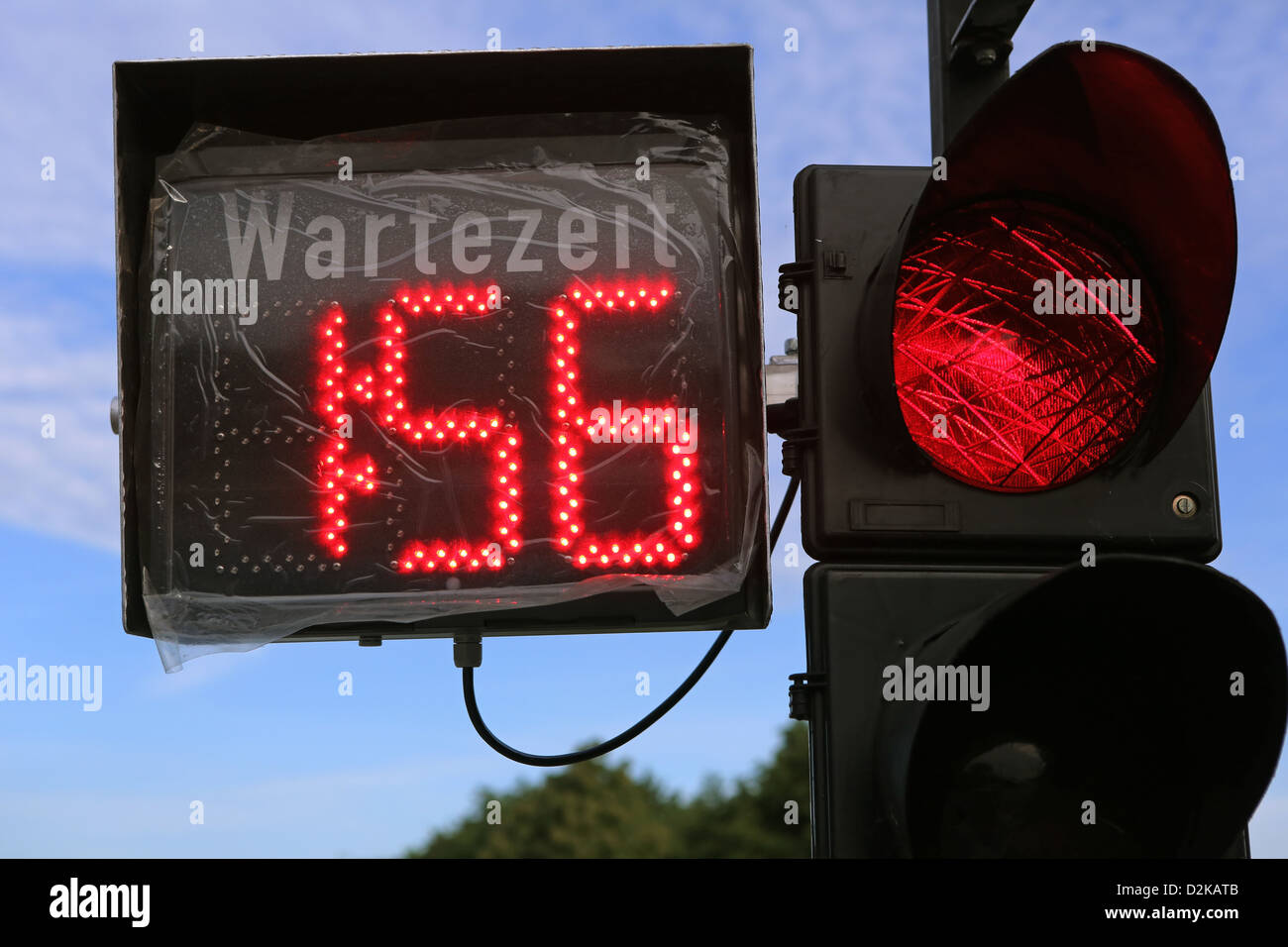 Gernsheim, Deutschland, Rotlicht Bau mit Zeitanzeige warten Stockfoto