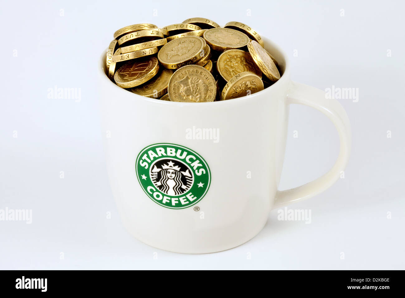 Ein Starbucks Tasse oder Starbucks Becher voll Geld - Pfund-Münzen, UK Stockfoto
