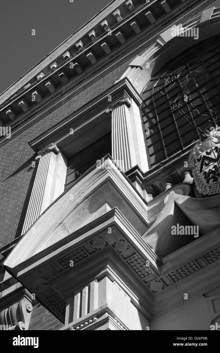 Gebrochenen Giebel Stockfoto