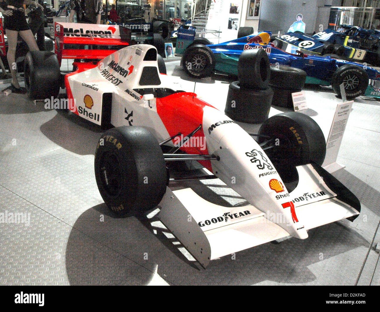 Der McLaren Peugeot 1994 F1 war Teil des Formel-1-Teams von McLaren in der Saison 1994. Mit einem Peugeot-Motor nahm dieses Fahrzeug an verschiedenen Grand Prix-Rennen Teil und ist für seine Leistung in der Motorsportgeschichte bekannt. Stockfoto