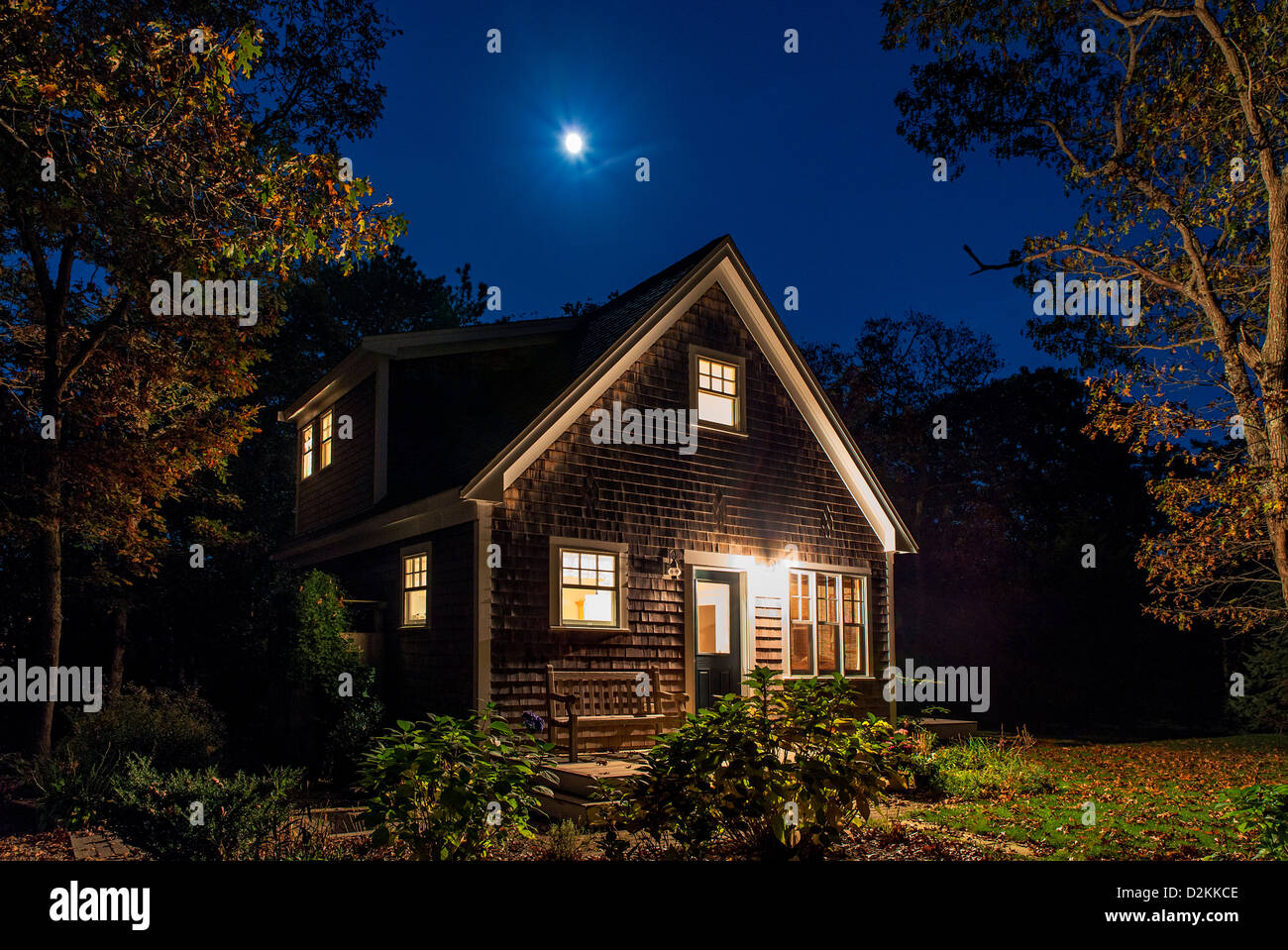 Gemütliche Bungalow bei Nacht., Martha's Vineyard, Massachusetts, USA Stockfoto