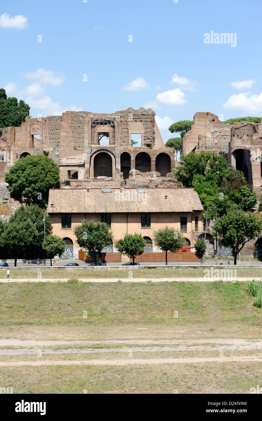 Palatin-Hügel. Rom. Italien. Blick über den Circus Maximus an der Südseite des Palatin. Stockfoto