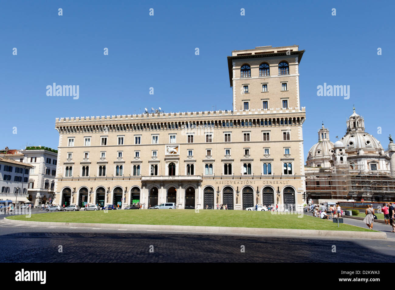 Rom. Italien. Blick auf den Palazzo Delle Assicurazioni Generali an der Piazza Venezia entfernt. Stockfoto