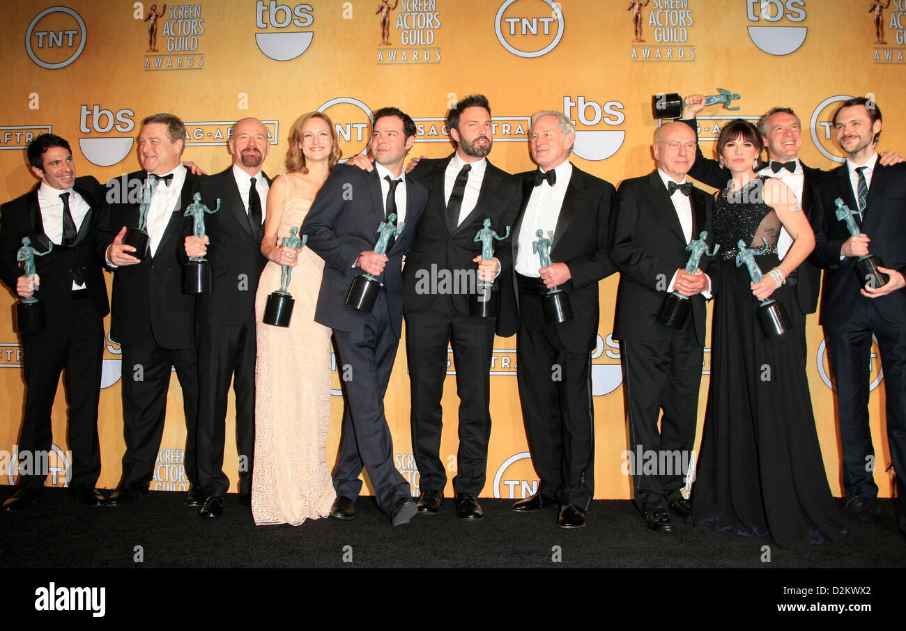 CHRIS MESSINA & JOHN GOODMAN & BRYAN CRANSTON & KERRY BISHE & RORY COCHRANE & BEN AFFLECK & VICTOR GARBER & ALAN ARKIN & CLEA DU Stockfoto