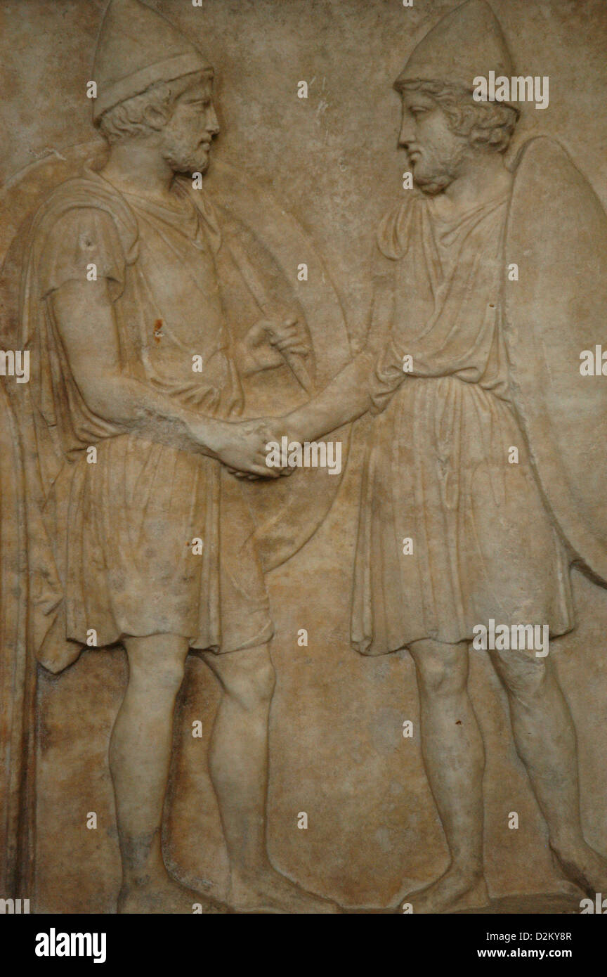 Funerary Stele des Sosias und Kephisodoros. Detail von zwei Soldaten. 410 V. CHR.. Pentelischem Marmor. Gefunden Sie in Athen. Pergamon-Museum. Stockfoto