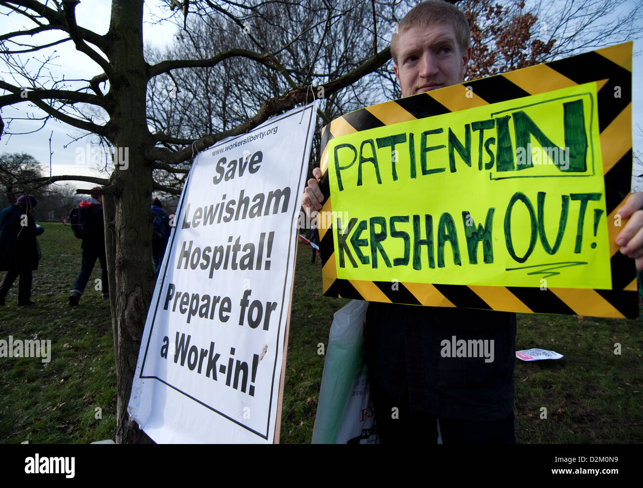 Eine Nachricht für NHS Administrator Matthew Kershaw während der speichern Lewisham Krankenhaus Protest. Stockfoto