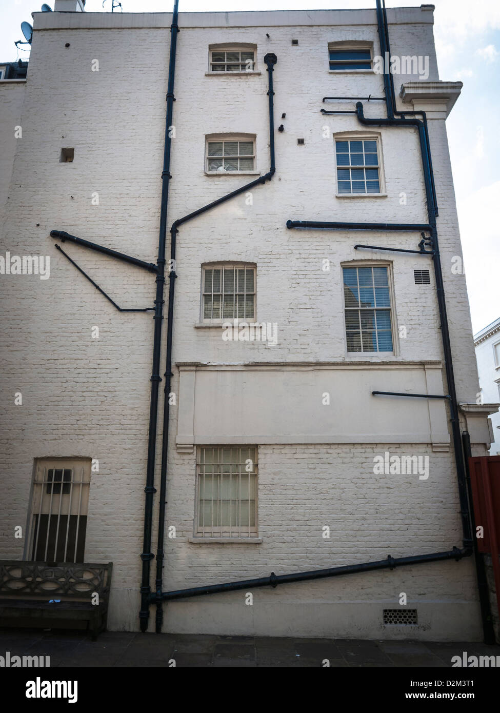 London House äußeren Sanitär an Fassade Stockfoto