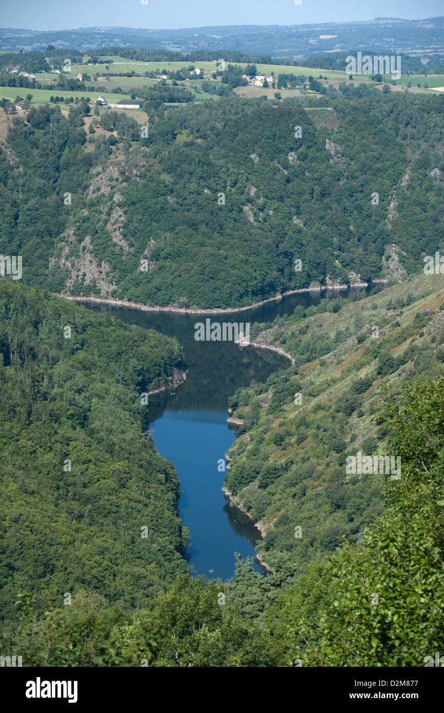 LAC DU BARRAGE DE LANAU LA TRUYERE MASSIF CENTRAL CANTAL AUVERGNE FRANKREICH Stockfoto