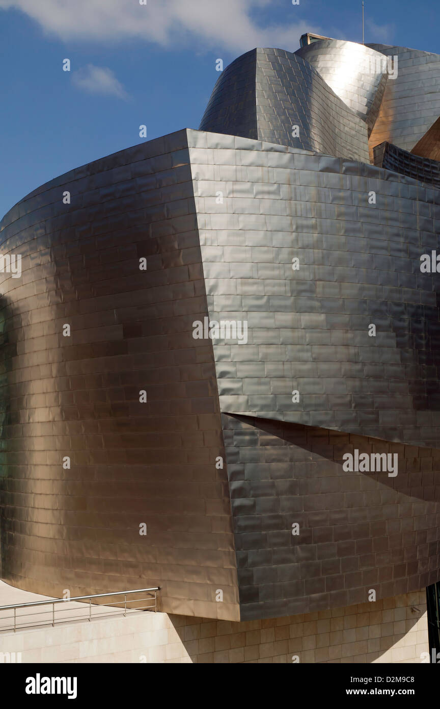 Nahaufnahme des Mittelteils des Guggenheim Museum, Bilbao, Spanien. Stockfoto