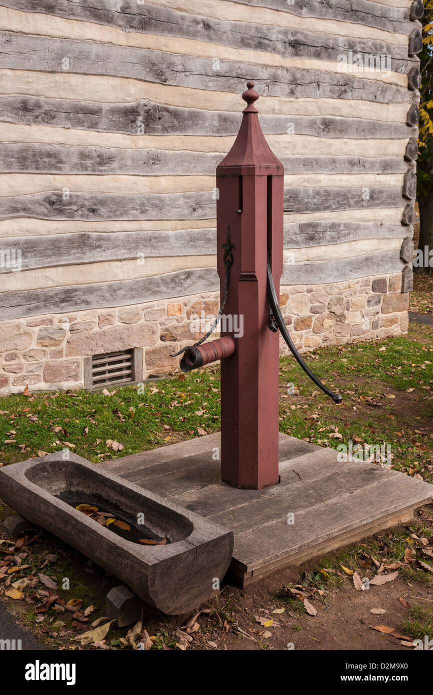 alte Hand-Wasser-Pumpe Stock-Foto