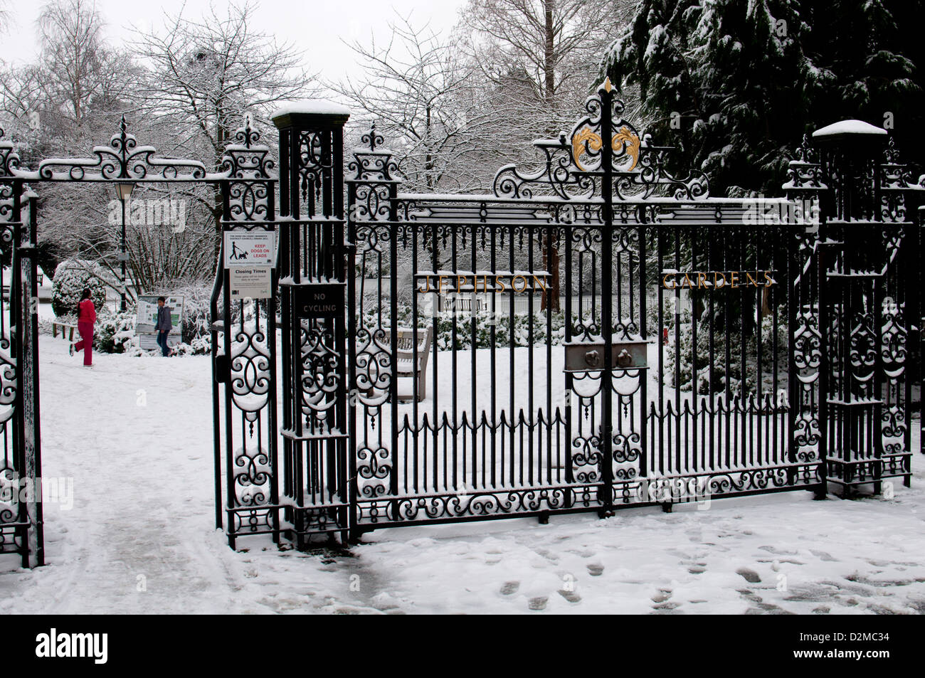 Jephson Gärten Tore im Winter, Leamington Spa UK Stockfoto