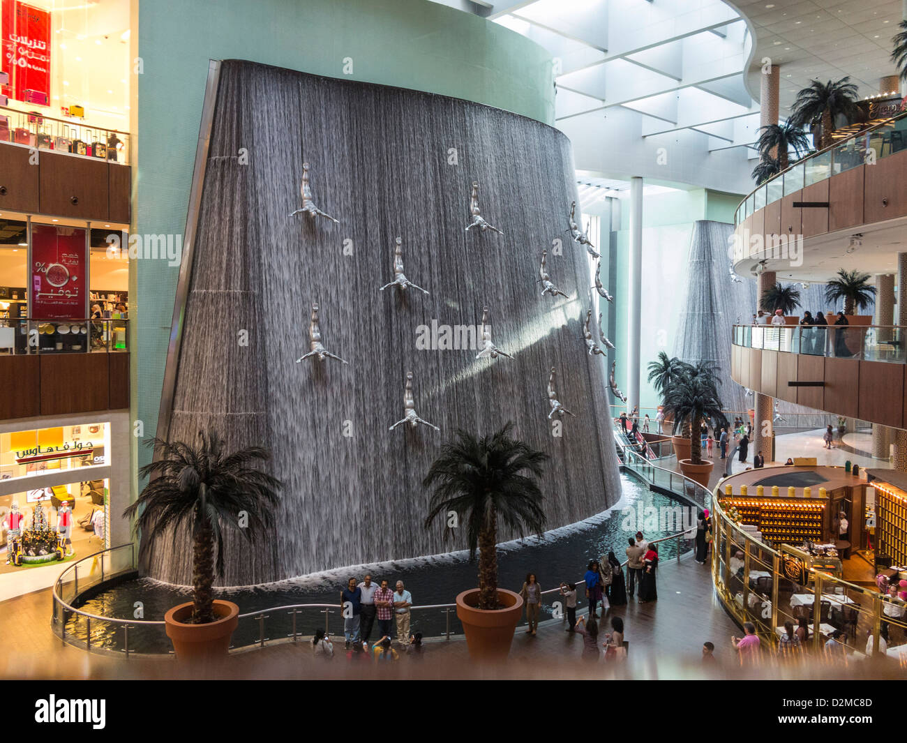 Der Wasserfall in der Dubai Mall, Einkaufszentrum Stockfoto