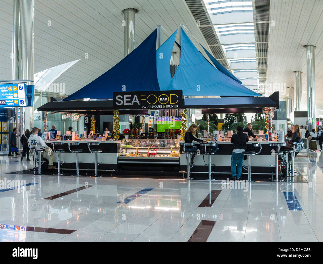 Gehobenen Meeresfrüchte Stall im Dubai International Airport Stockfoto