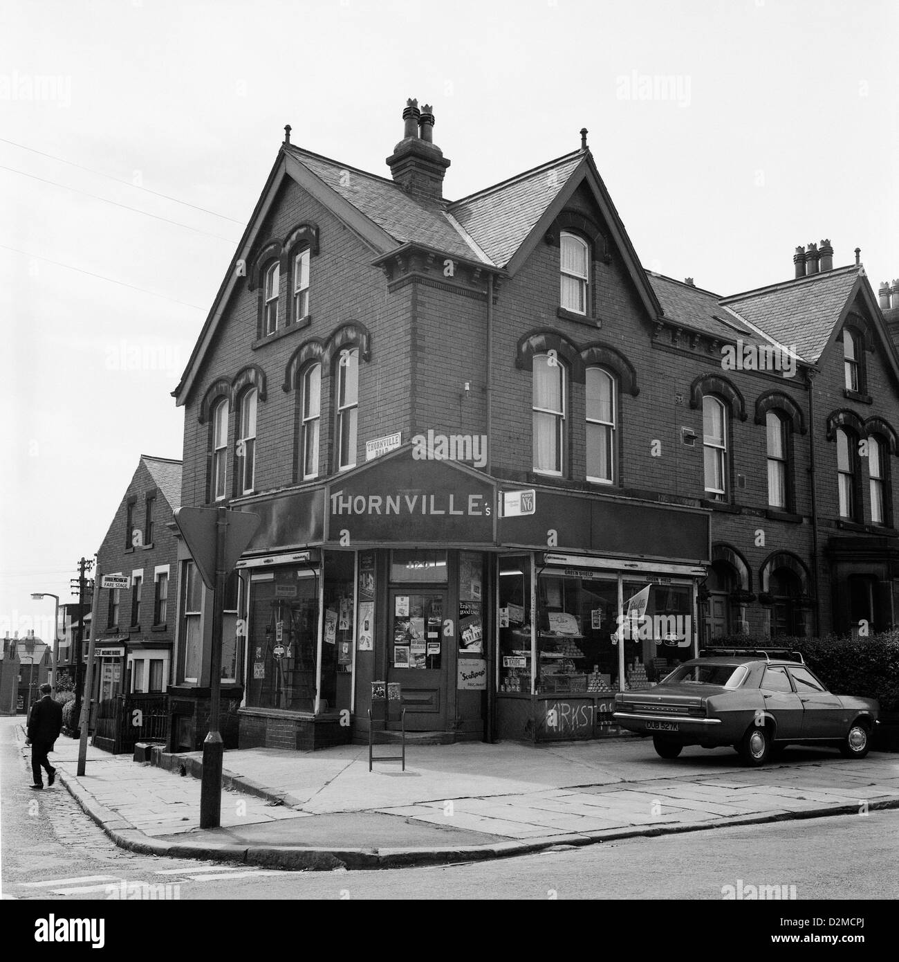 Thornville Corner Shop Thornville Road in den 70er Jahren 1970er 70s Stadt Leeds Yorkshire England Großbritannien 1974 KATHY DEWITT Stockfoto