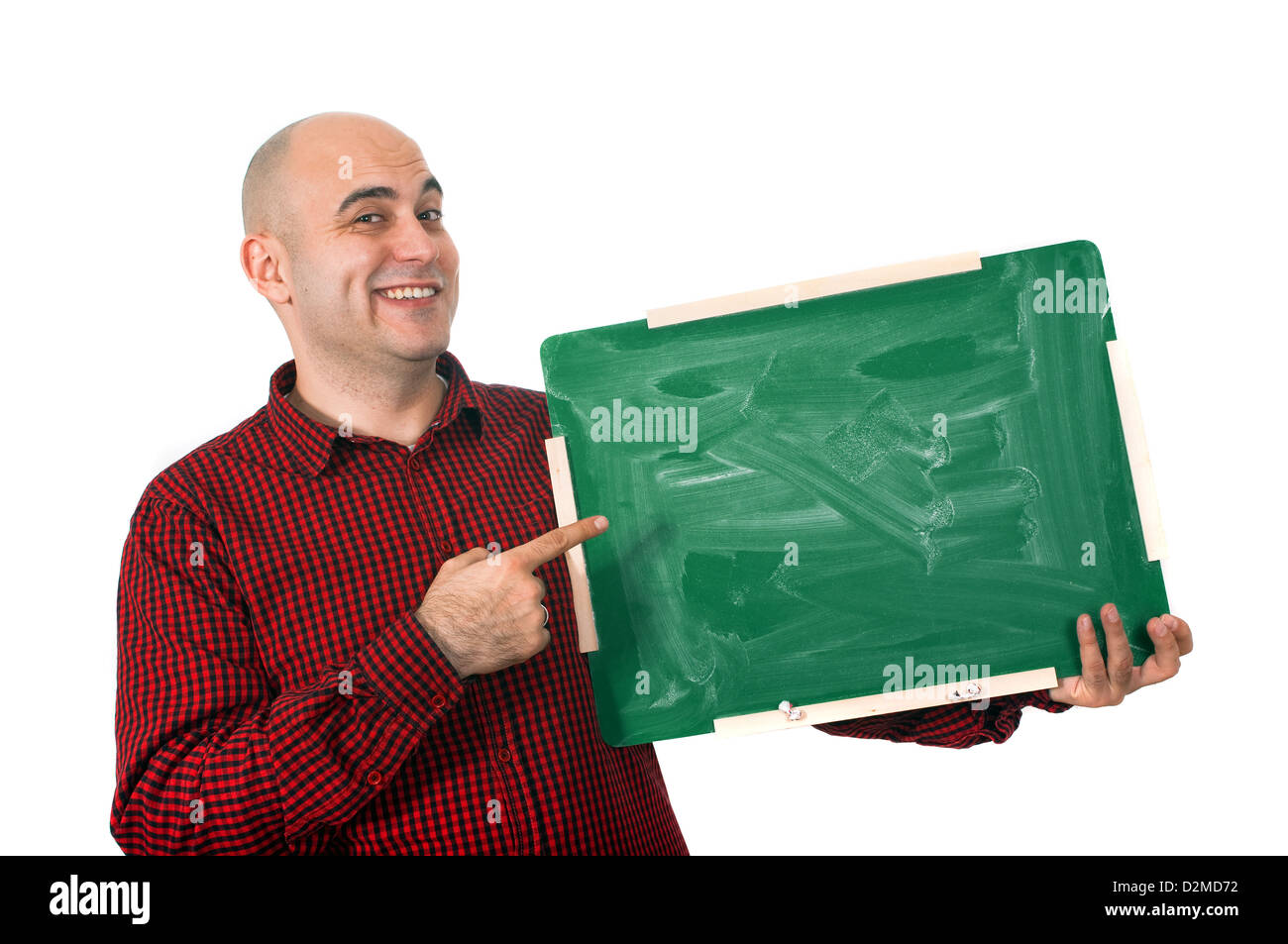 Glückliche junge Erwachsene Glatzkopf hält eine kleine grüne Tafel. Stockfoto