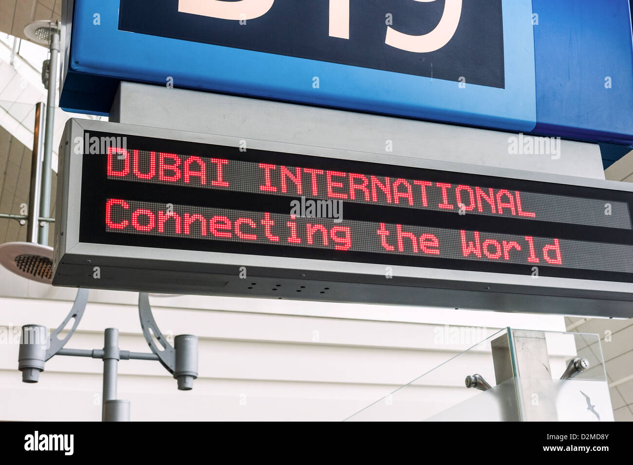 Der internationale Flughafen Dubai Zeichen Stockfoto