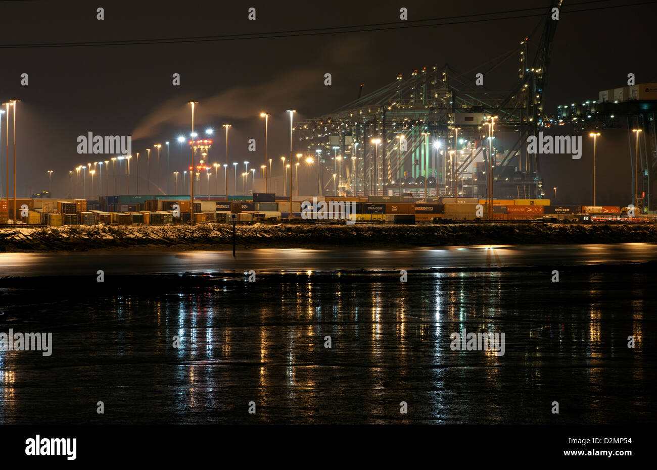 Nacht-Foto von der Container-Hafen Southampton, Southampton Water, Southampton, Hampshire, England, UK. Stockfoto