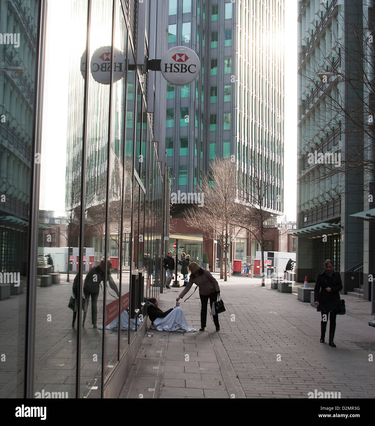 Obdachlose Person, die Geld auf der Straße in London Stockfoto