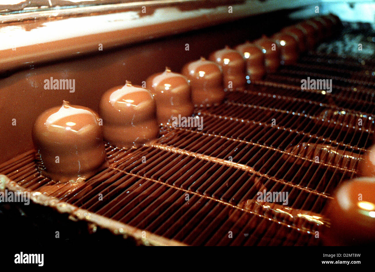 Rund 100.000 werden "Chocolate Kisses" pro Schicht bei Dauerbackwaren