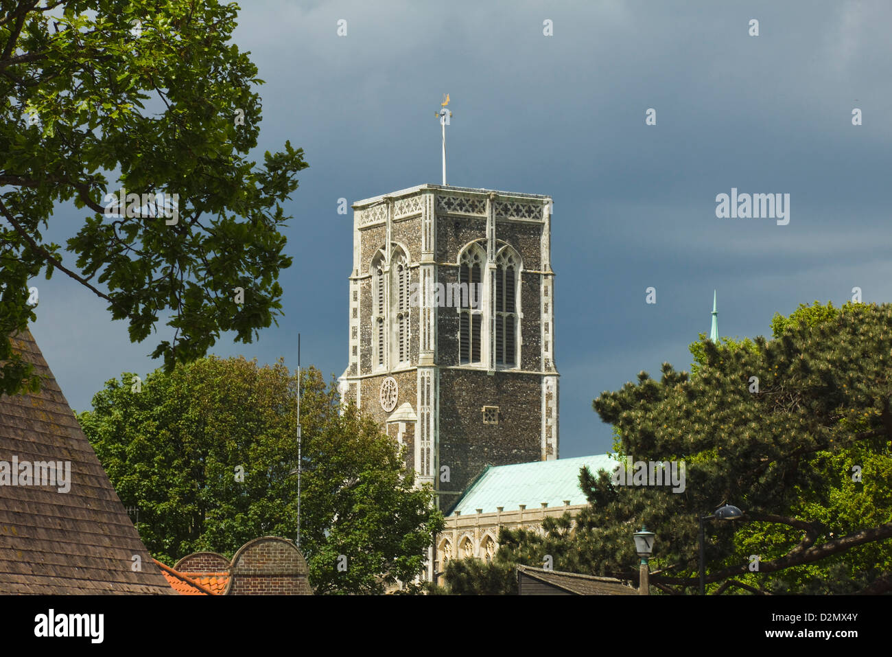 Der Turm des 15.Jh. St Edmund Kirche, eines der schönsten in der Grafschaft, mit feinen Feuerstein Flushwork; Southwold, Suffolk, England Stockfoto