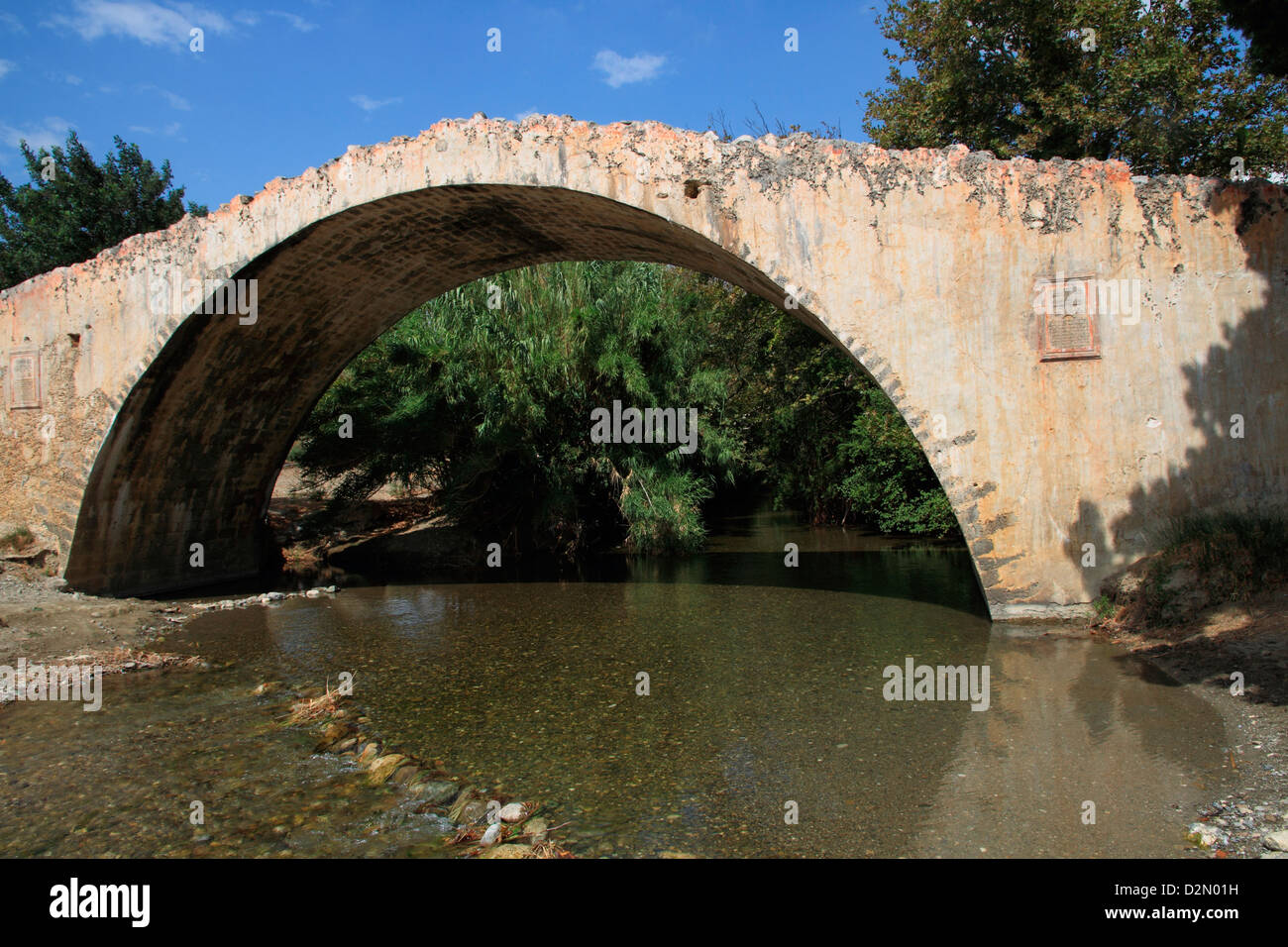 Alte Brücke zu Preveli, Chania Provinz, Kreta, griechische Inseln, Griechenland, Europa Stockfoto