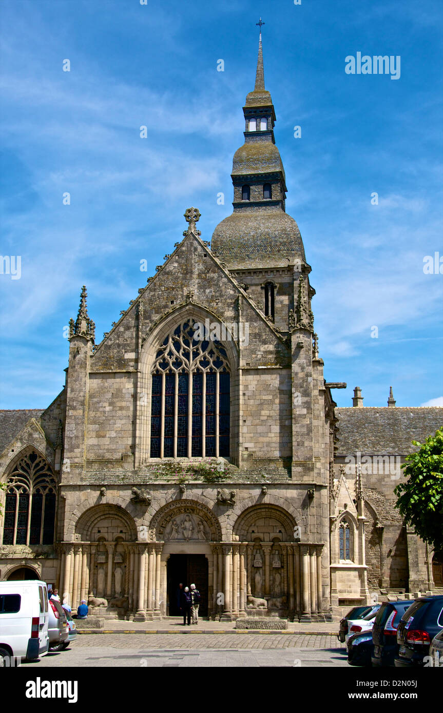 St. Sauveur Basilica, mit dem Grab des Herzens von du Guesclin, Dinan, Bretagne, Frankreich Stockfoto