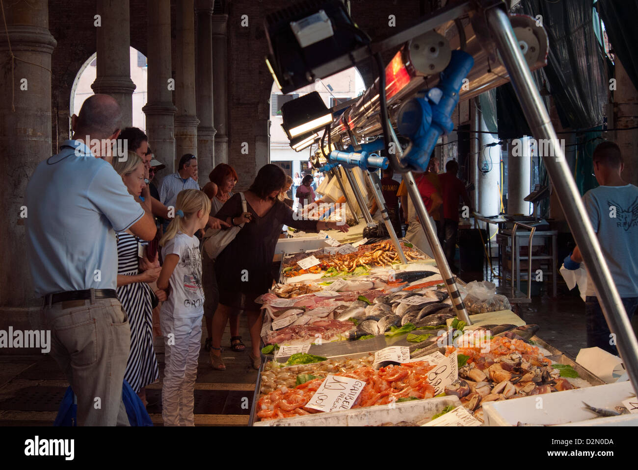 Fischmarkt am Ponte di Rialto, Venedig, Veneto, Italien, Europa Stockfoto