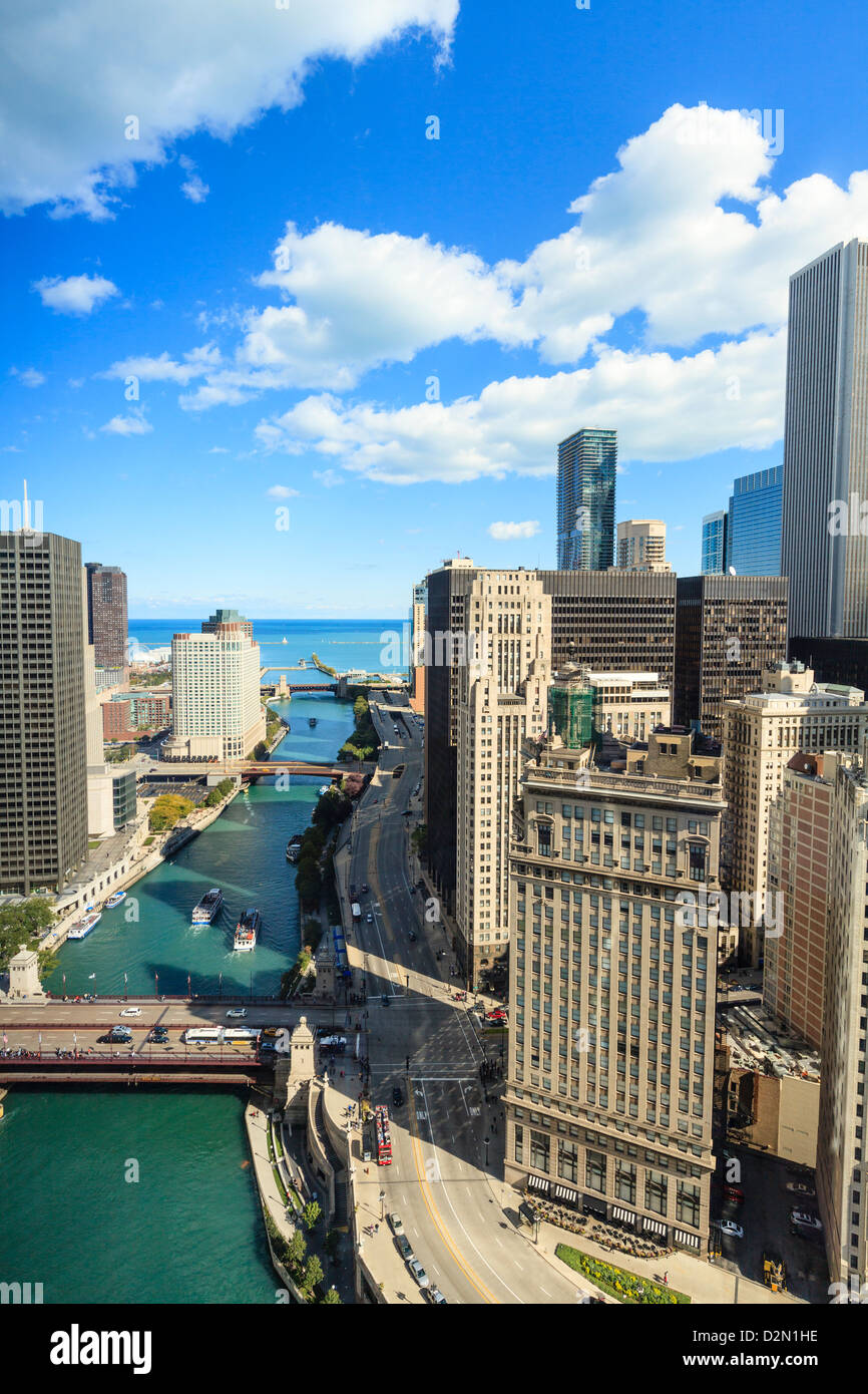Erhöhte Ansicht des Chicago River und Lake Michigan und Chicago, Illinois, Vereinigte Staaten von Amerika, Nordamerika Stockfoto