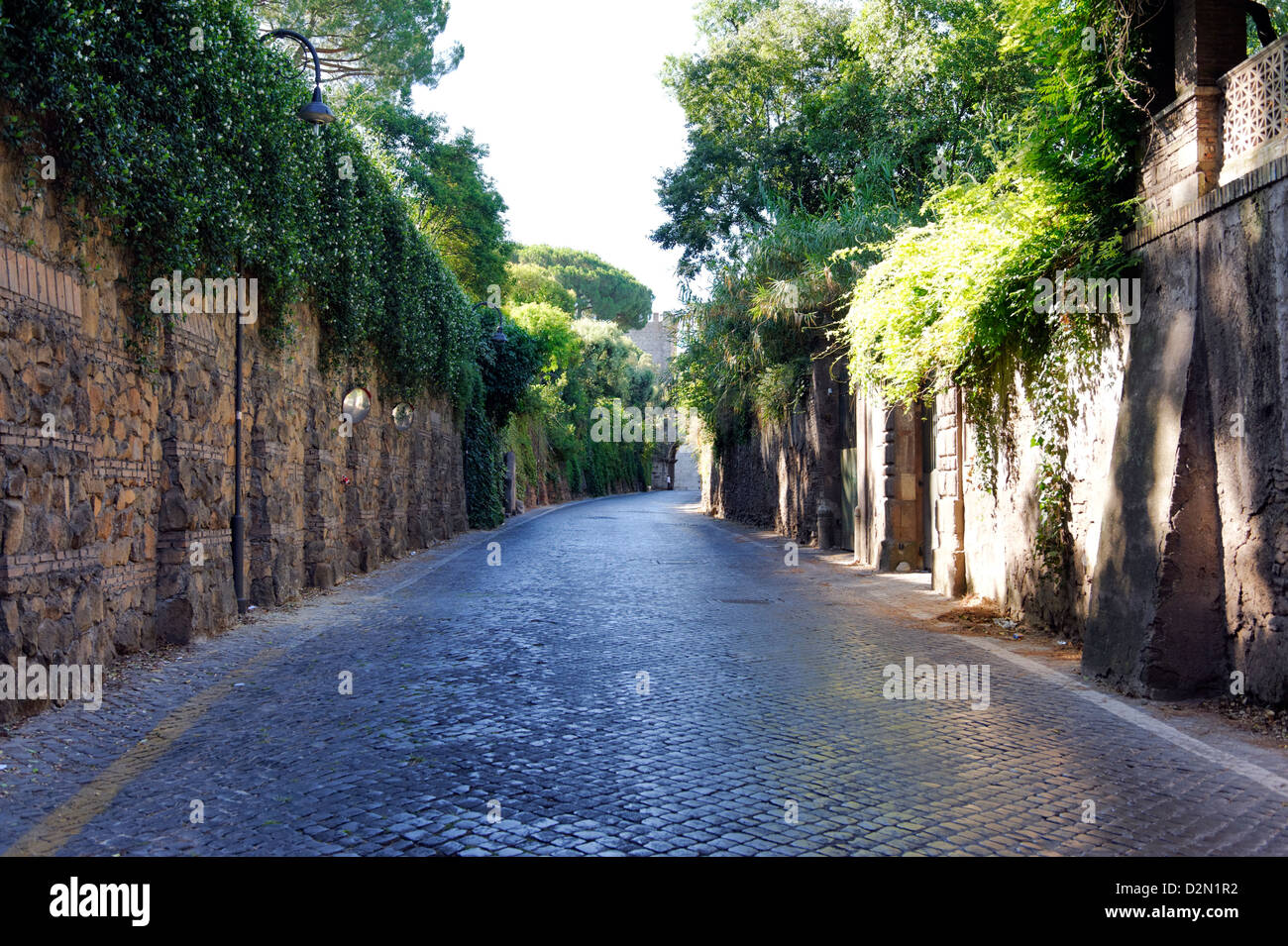 Italien. Bild der alten Römerstraße The Appian Way (Via Appia Antica) im südlichen Rom und eine große römische Ingenieursleistung Stockfoto