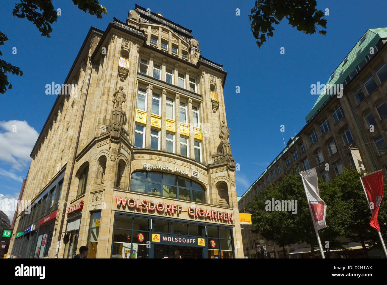 Reich verzierte Fassade des Gebäudes, wo Spitalerstraße und Mönckebergstraße Barkhof in shopping mitten in Hamburg, Deutschland treffen Stockfoto