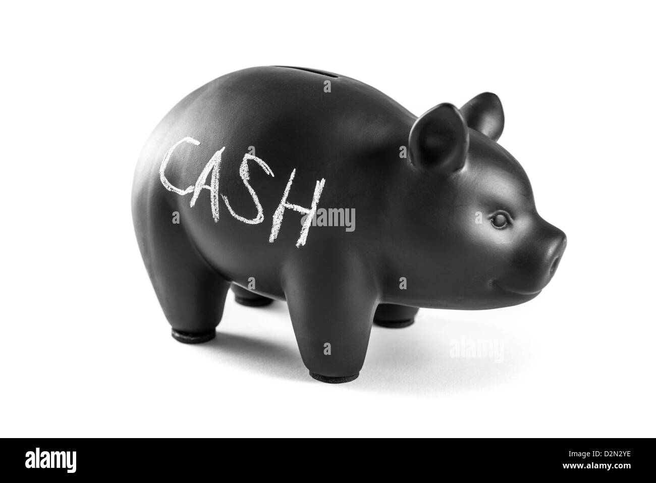 Schwarzes Sparschwein auf weißem Hintergrund mit "Cash" darauf geschrieben Stockfoto