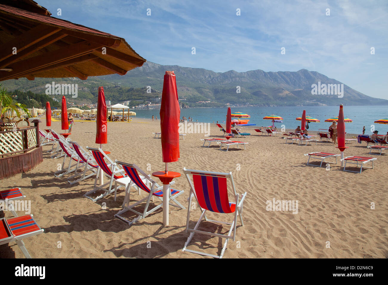 Blick auf Strand, Becici, Bucht von Budva, Montenegro, Europa Stockfoto