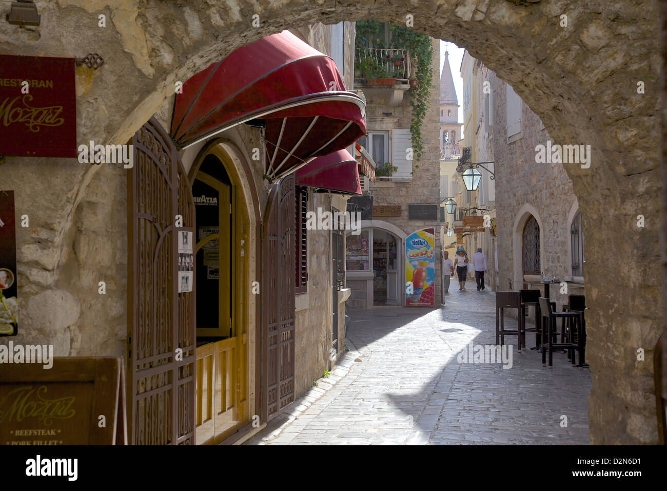 Schmale Straße, Altstadt von Budva, Budva, Montenegro, Europa Stockfoto