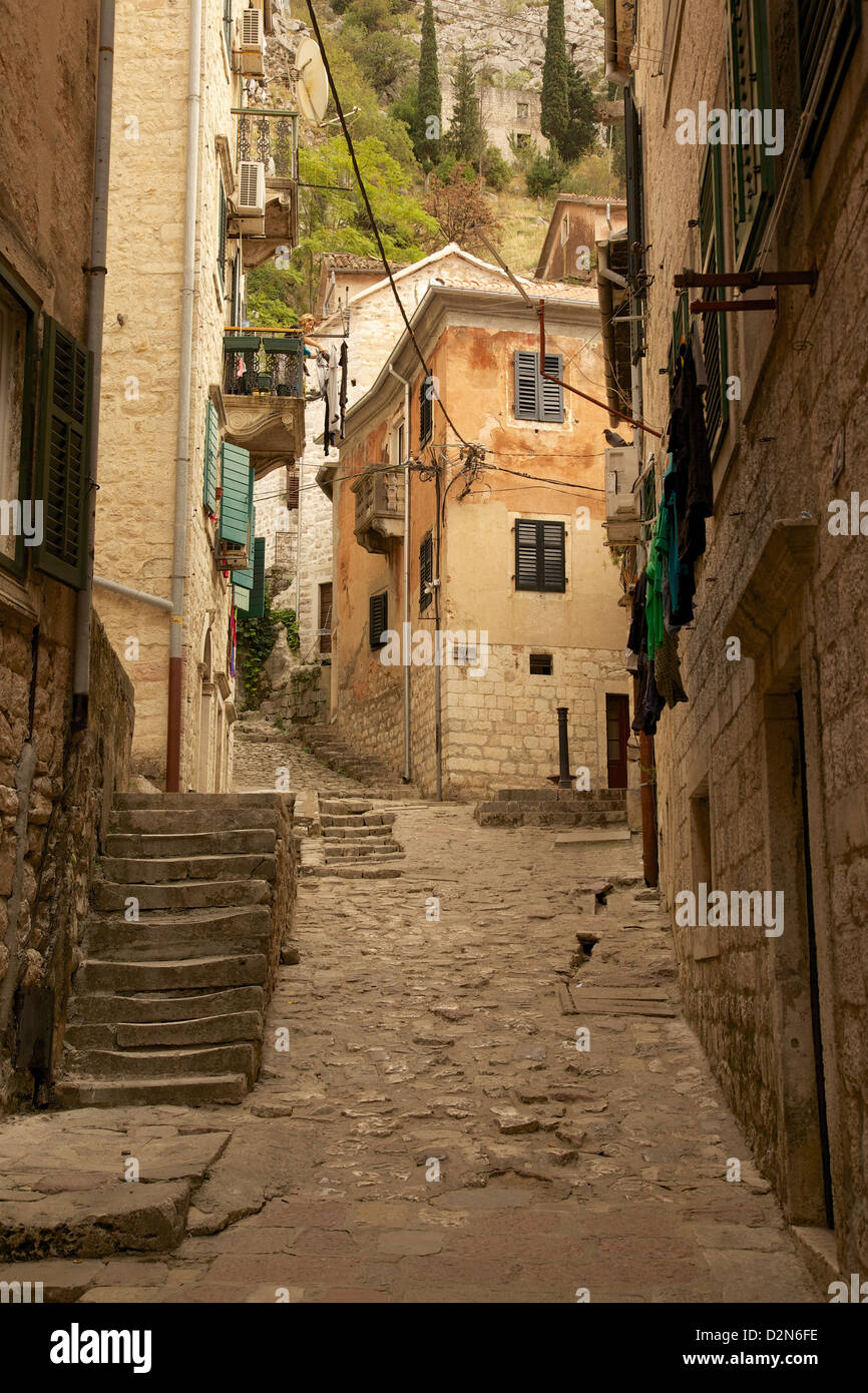 Gasse in der Altstadt, UNESCO-Weltkulturerbe, Kotor, Montenegro, Europa Stockfoto