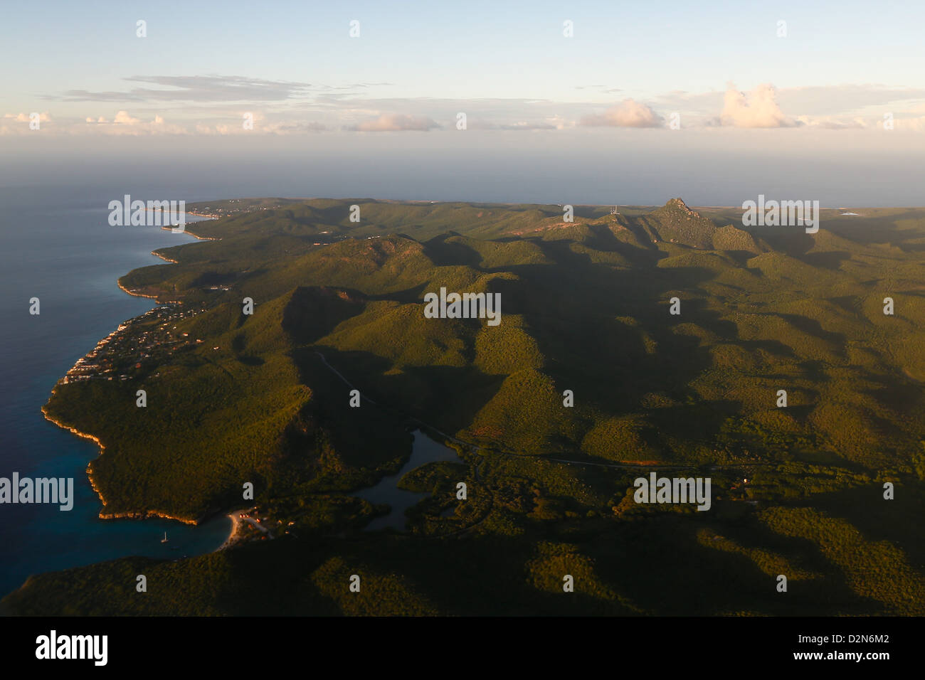 Curacaos Westpoint mit Eustatius Naturschutzgebiet und Santa Cruz Bay aus der Luft gesehen Stockfoto