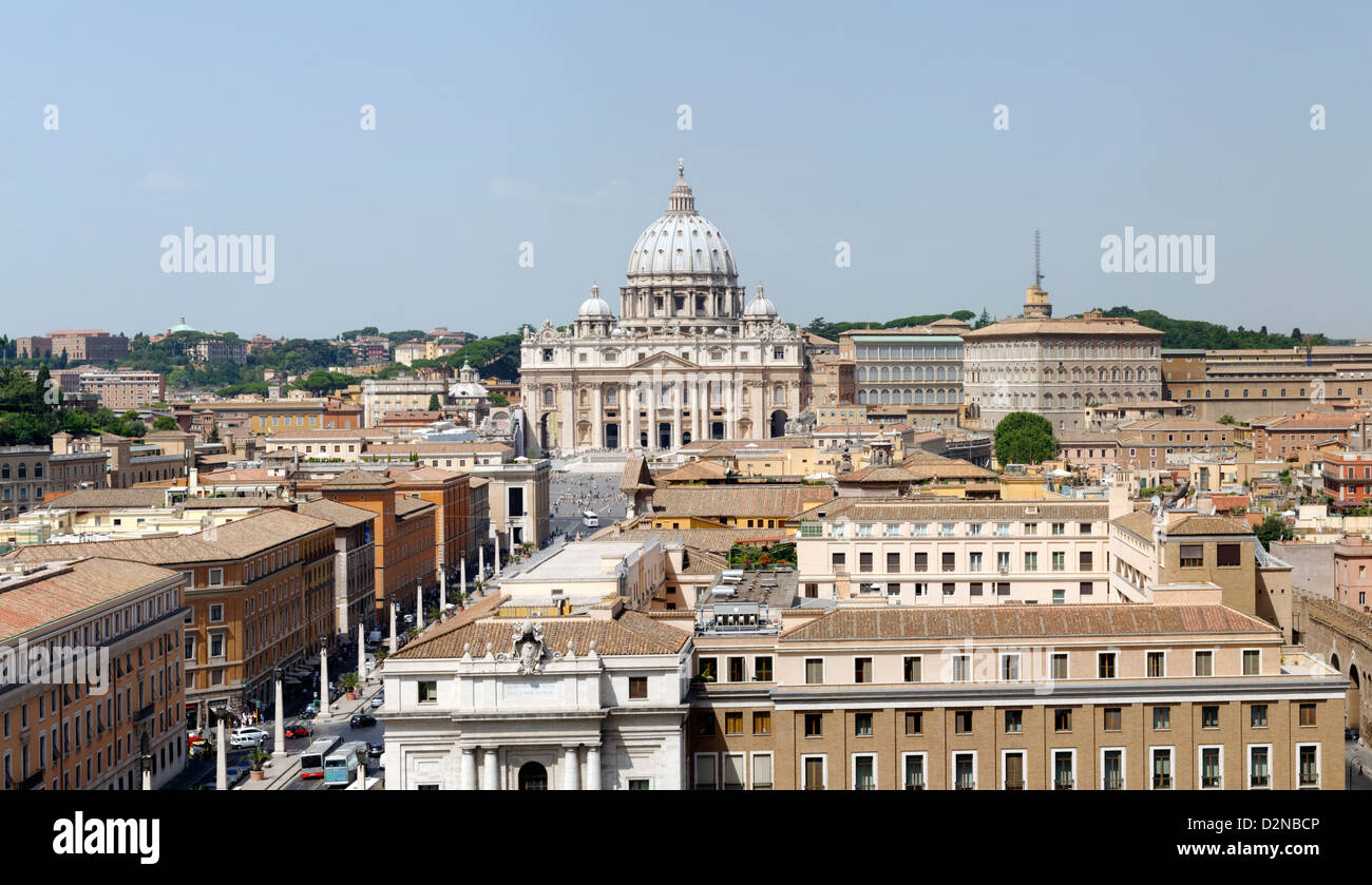 Rom. Vatikan. Italien. Blick auf die prächtige St. Peter Basilika (Basilica Papale di San Pietro in Vaticano). Stockfoto