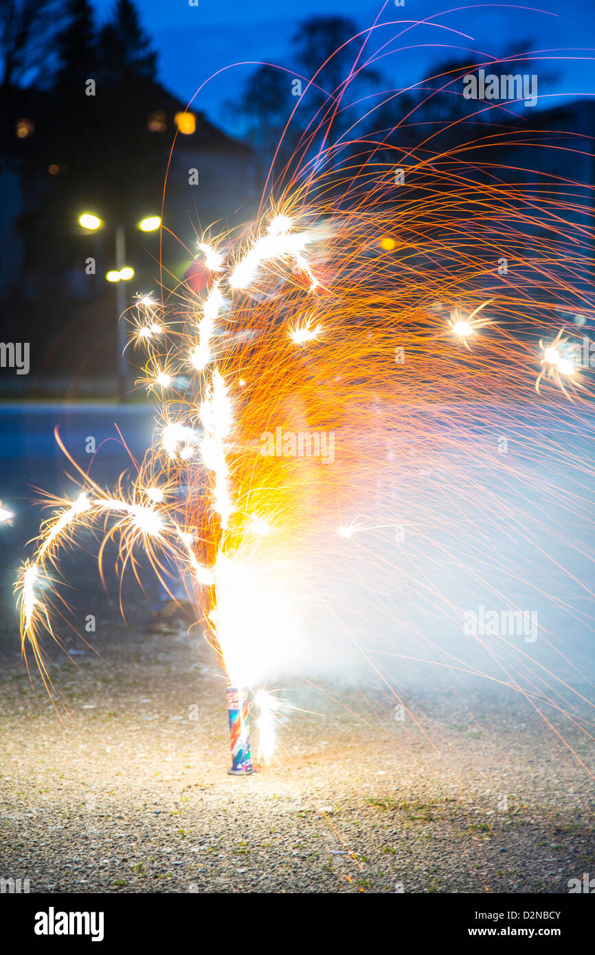 Feuerwerk, Licht Brunnen. Pyrotechnik. Stockfoto