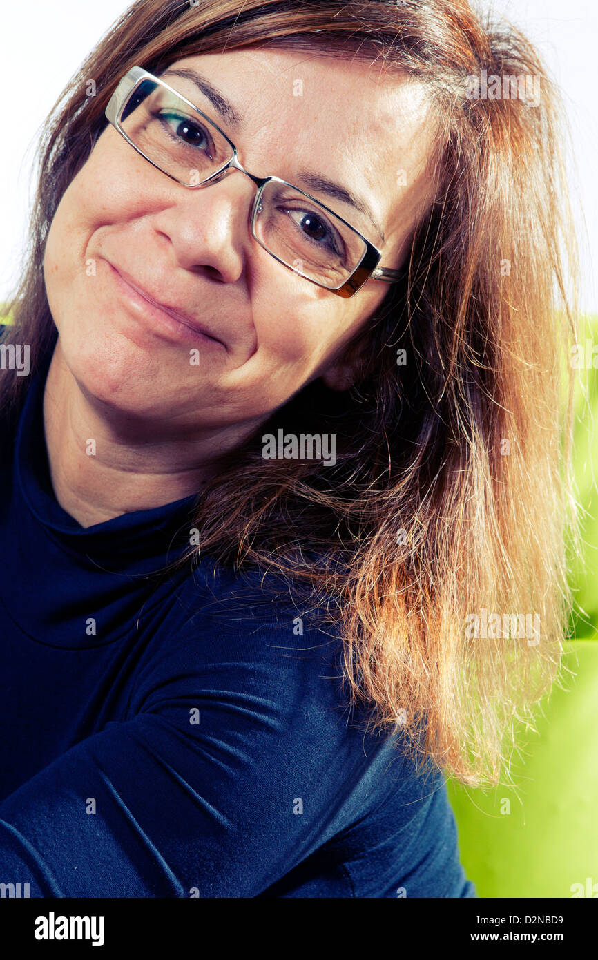 Reife Frau lächelnd Porträt Stockfoto