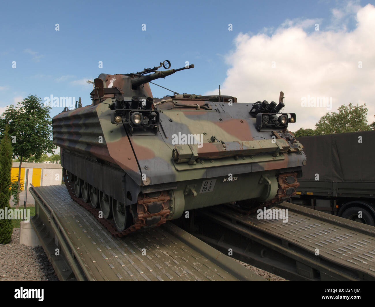Die M113 Schutzenpanzer 63/89 ist ein schwedischer Panzerträger (APC), der von Militärs eingesetzt wird. Diese Variante, die für Truppentransport und Schlachtfeldoperationen entwickelt wurde, verfügt über ein vollständig geschlossenes Design, um Soldaten in Kampfsituationen zu schützen. Seine robuste Bauweise und Vielseitigkeit machen ihn zu einem wertvollen gut für moderne Militäreinheiten. Stockfoto
