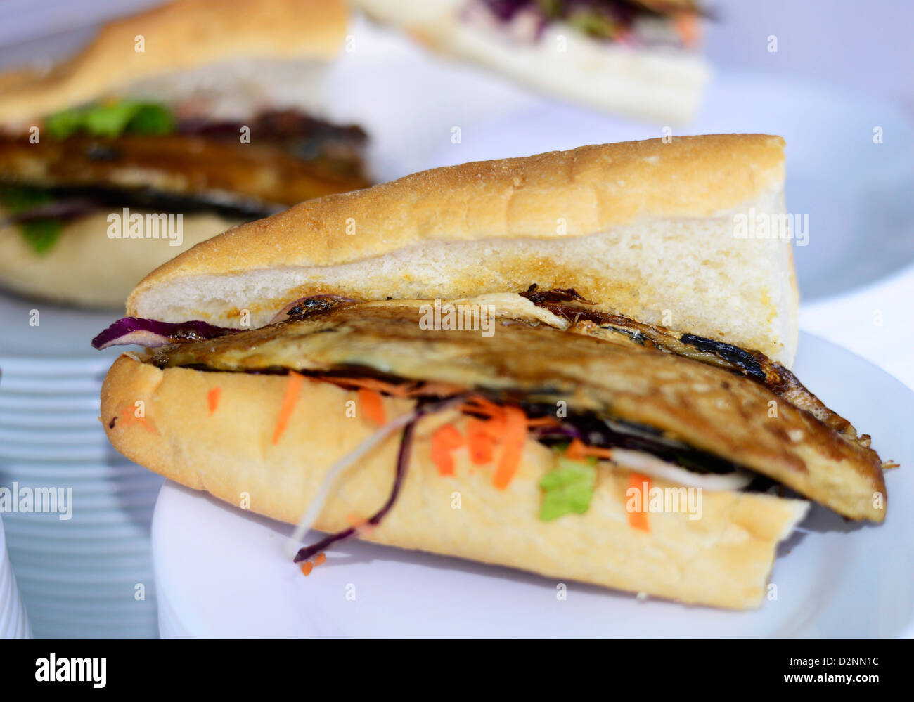 Fischbrötchen sind sehr beliebt in Istanbul besonders um die Galata-Brücke. Stockfoto