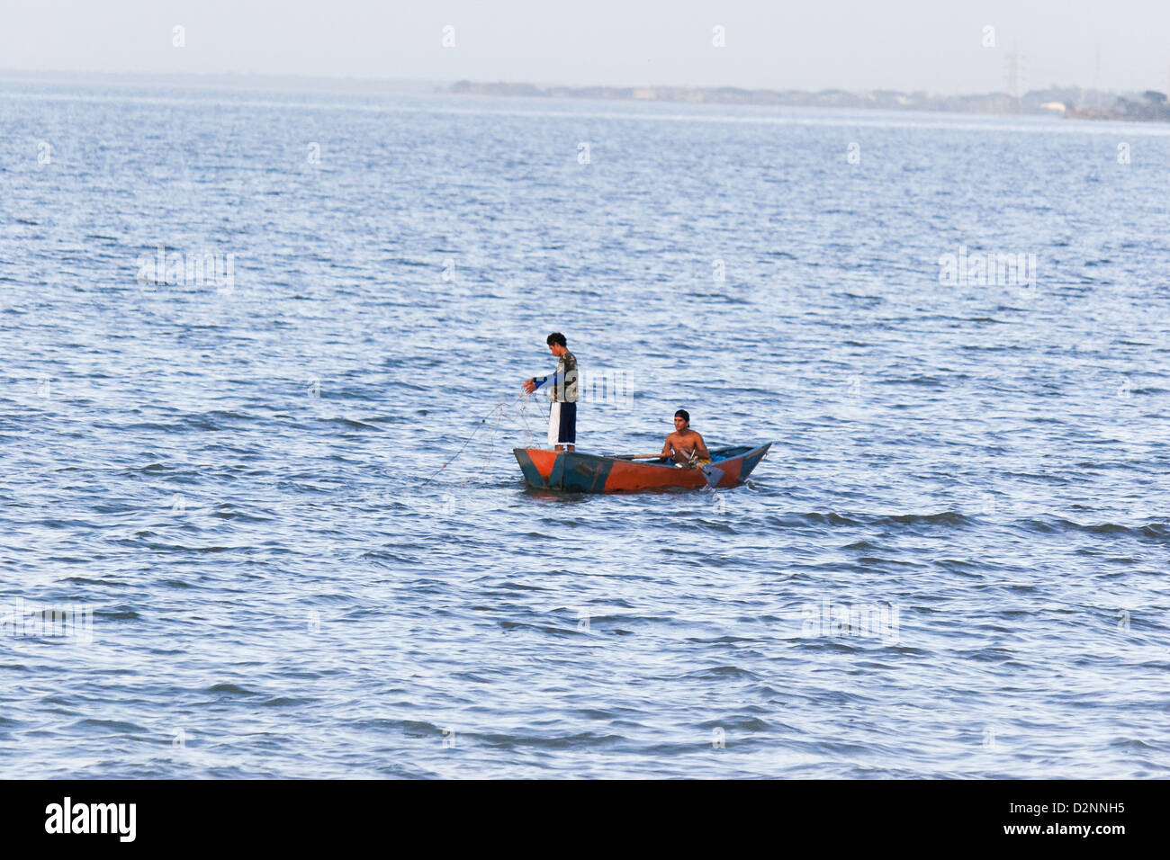 Fischer auf einem Boot Stockfoto