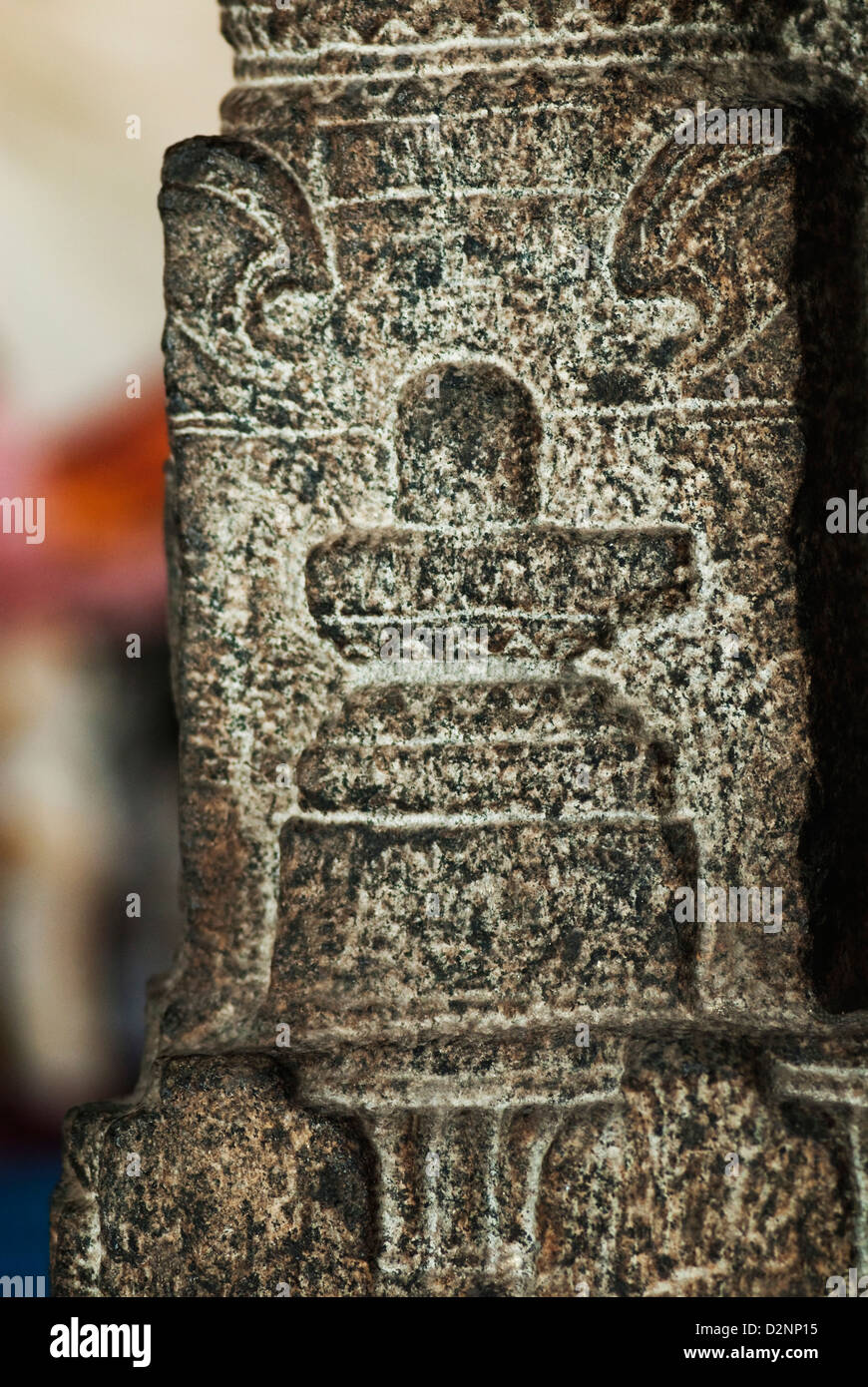 Schnitzen von Shiva Linga in der Spalte eines Tempels Kamakshi Amman Tempel, Kanchipuram, Tamil Nadu, Indien Stockfoto