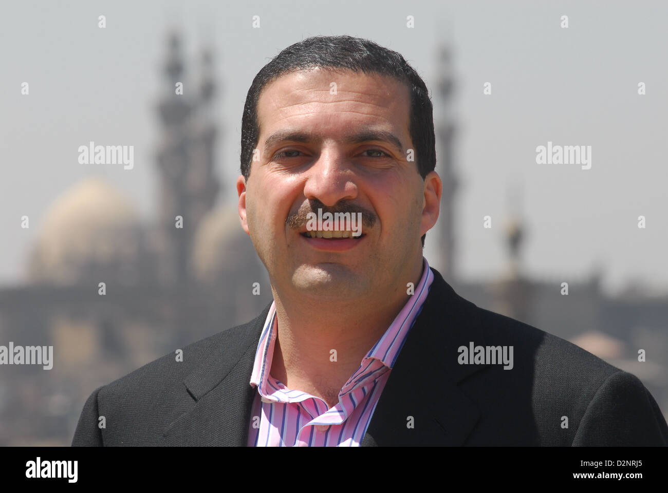 Ägyptischer islamischer Aktivist und Fernsehen Prediger Amr Khaled, sehr beliebt in der arabischen und muslimischen Welt, im Azhar Park. Stockfoto