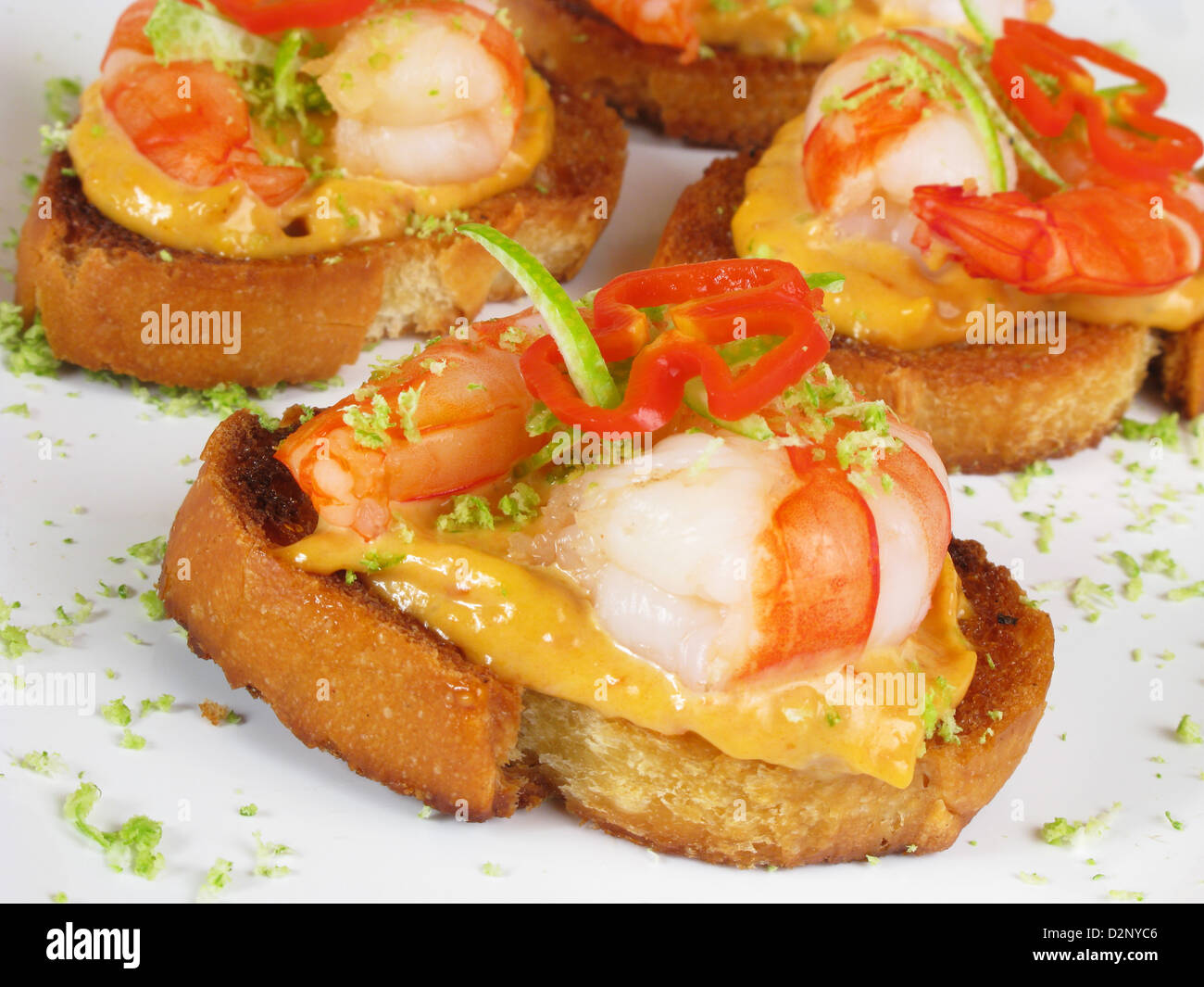 Gourmet meeresfrüchte kanapees -Fotos und -Bildmaterial in hoher ...