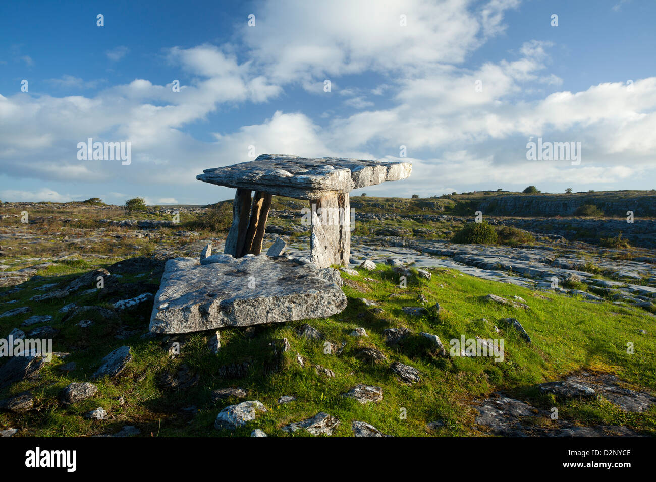 Poulnabrone Dolmen, Burren, County Clare, Irland. Stockfoto