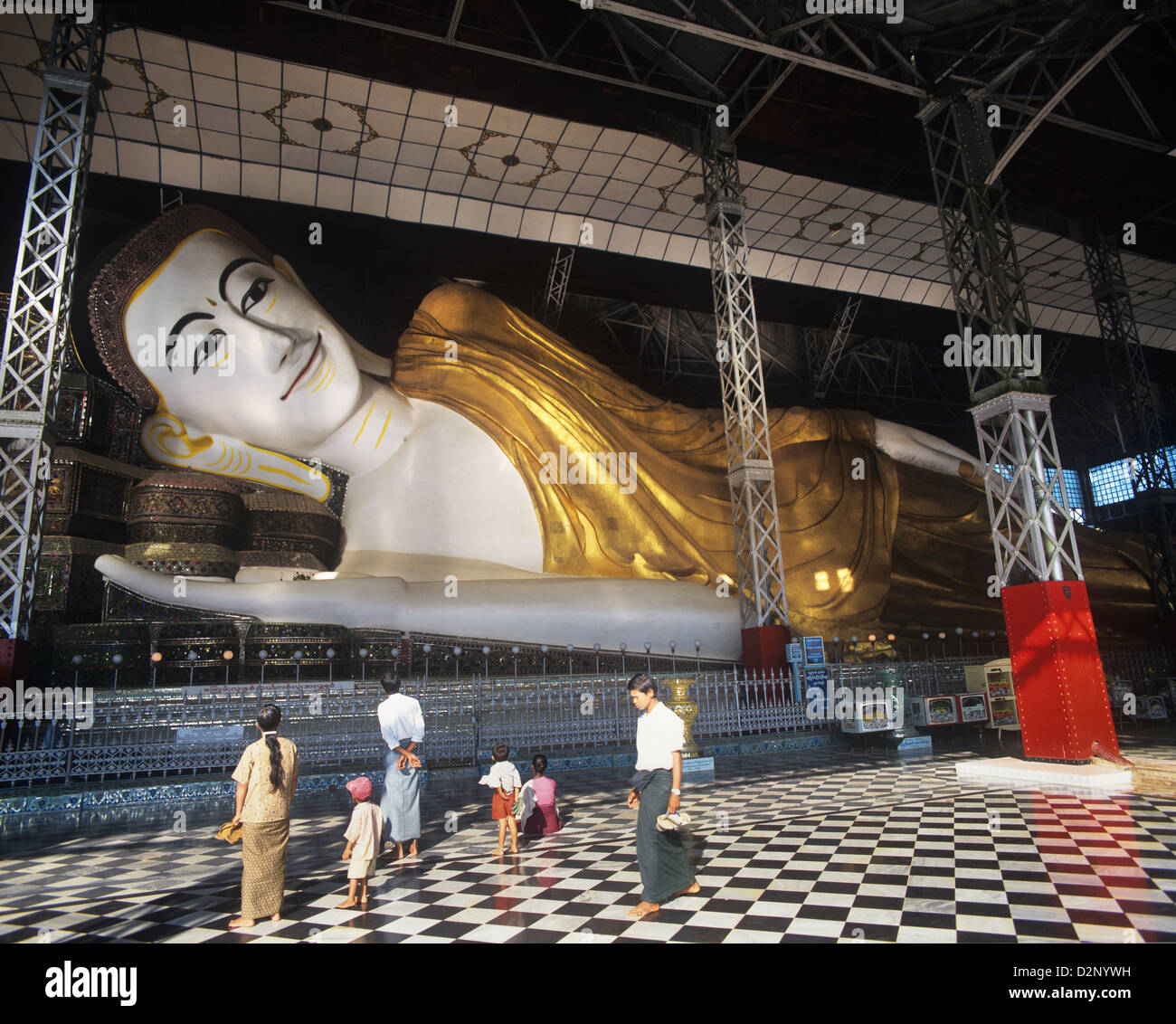 Myanmar, Burma, Bago, Shwethalyaung Buddha, der liegende Buddha-Statue der Shwethalyaung misst 56 Meter von Kopf bis Fuß Stockfoto