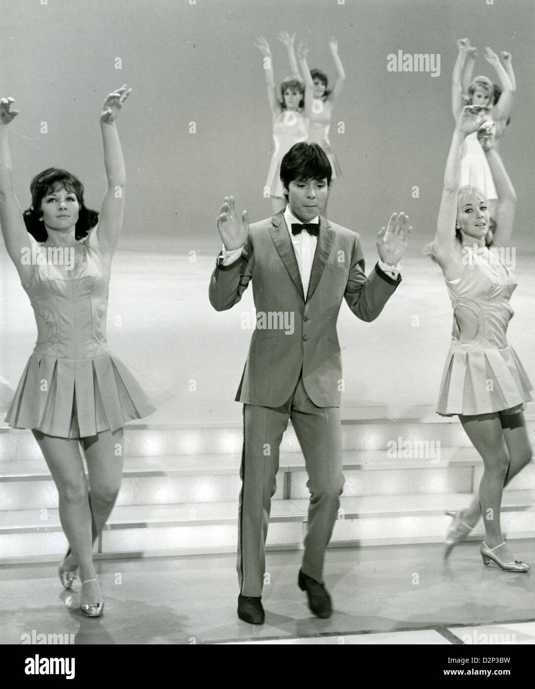 CLIFF RICHARD in der ITV-Serie "Showtime" mit Lionel Blair Tänzer im Jahr 1968 Stockfoto