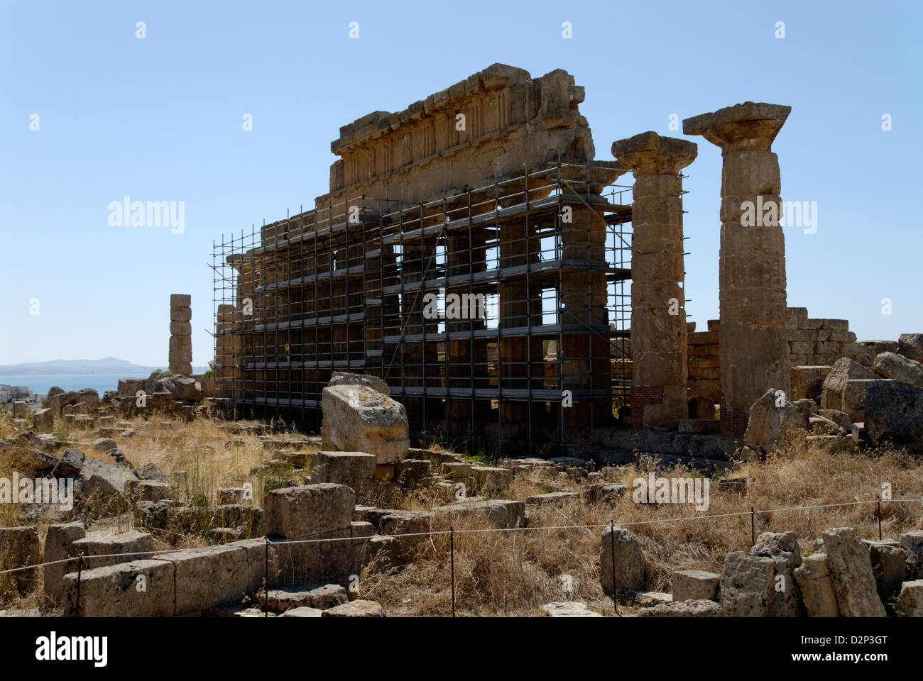 Selinunte. Sizilien. Italien. Blick auf die vierzehn wieder aufgerichteten Spalten (Norden Kolonnade) des 6. Jahrhunderts v. Chr. Griechisch dorischen Tempel C. Stockfoto