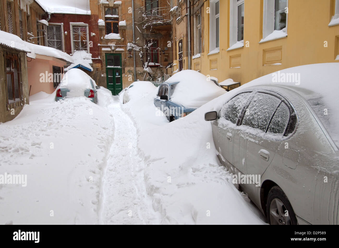 Das Auto von Schnee, Odessa, Ukraine geschlossen Stockfoto